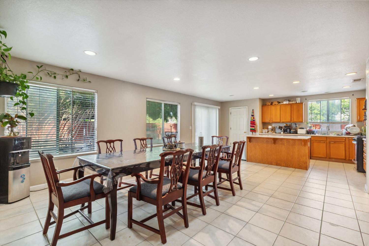 Detail Gallery Image 6 of 37 For 748 Heron Dr, Los Banos,  CA 93635 - 5 Beds | 3 Baths