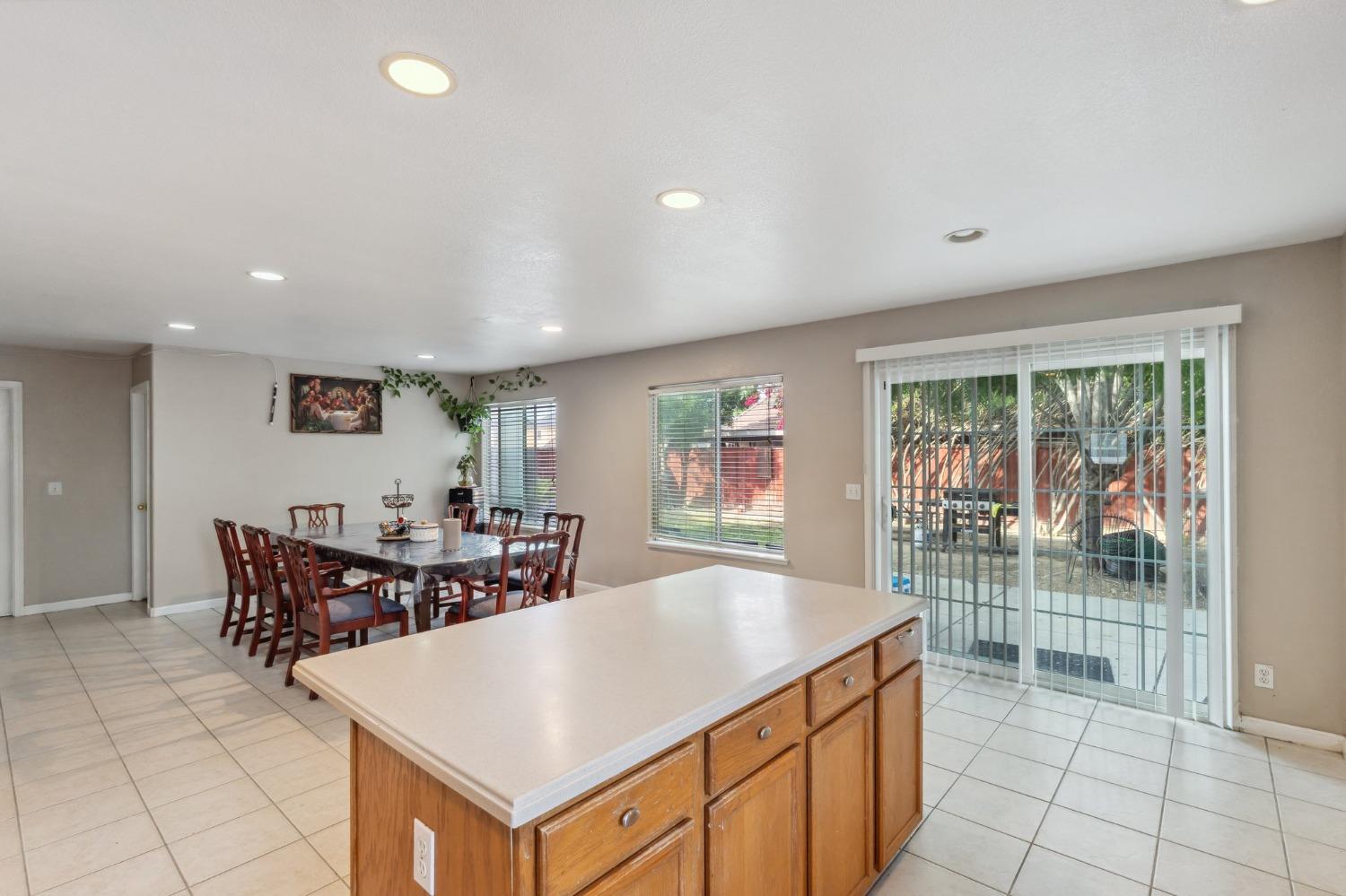 Detail Gallery Image 10 of 37 For 748 Heron Dr, Los Banos,  CA 93635 - 5 Beds | 3 Baths