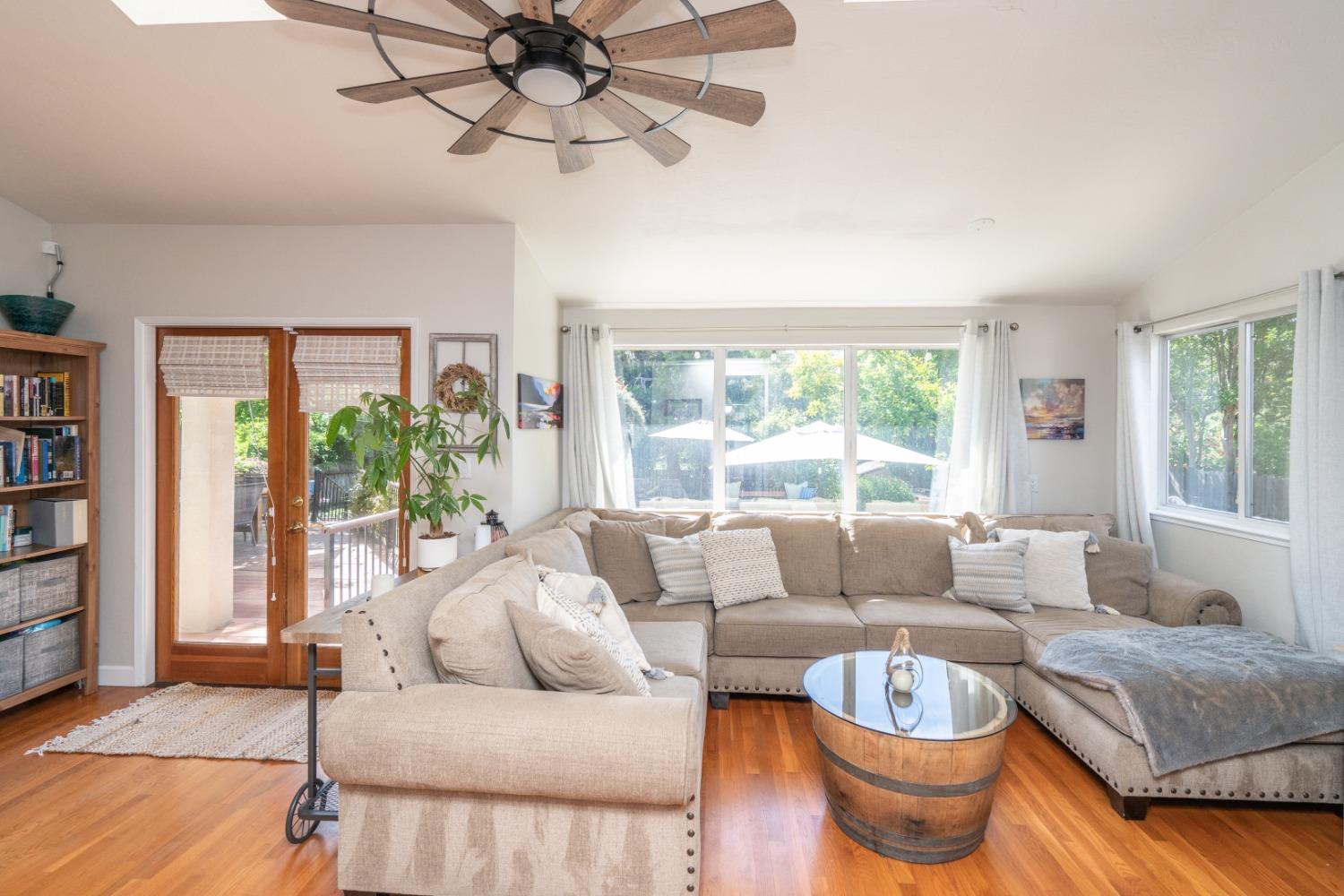 Oak Knoll Drive, Carmichael, California image 11