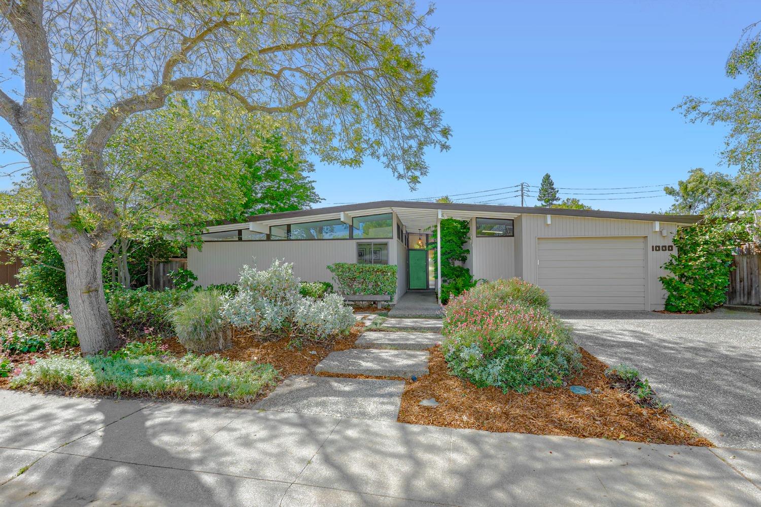 Detail Gallery Image 2 of 30 For 1000 Colby Dr, Davis,  CA 95616 - 4 Beds | 2 Baths