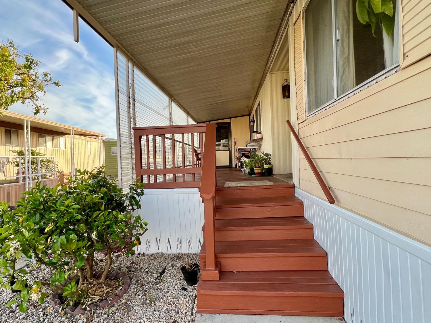 Detail Gallery Image 2 of 22 For 1150 W Winton Ave 221, Hayward,  CA 94545 - 2 Beds | 2 Baths