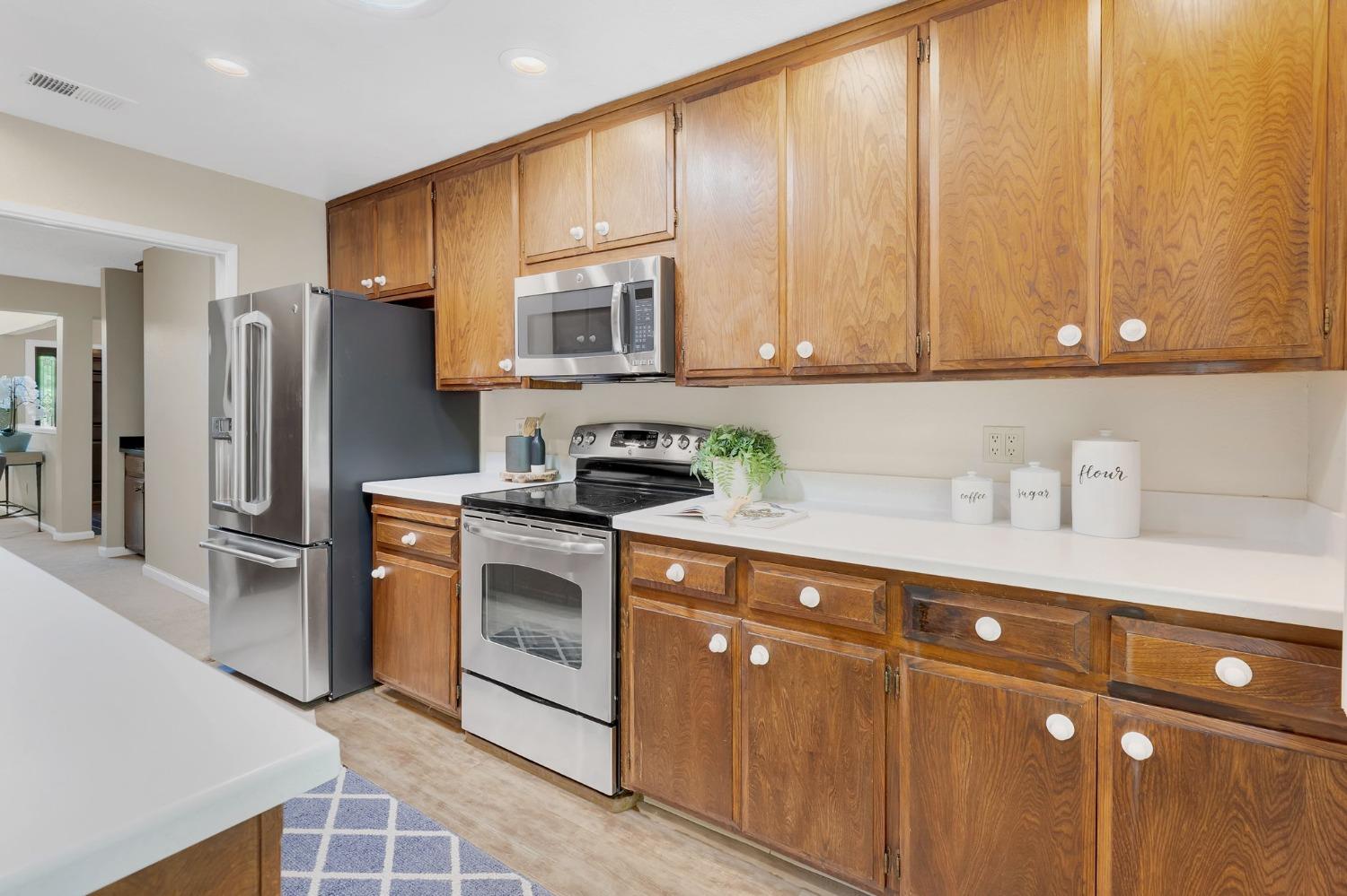 Corona Drive, Davis, California image 12