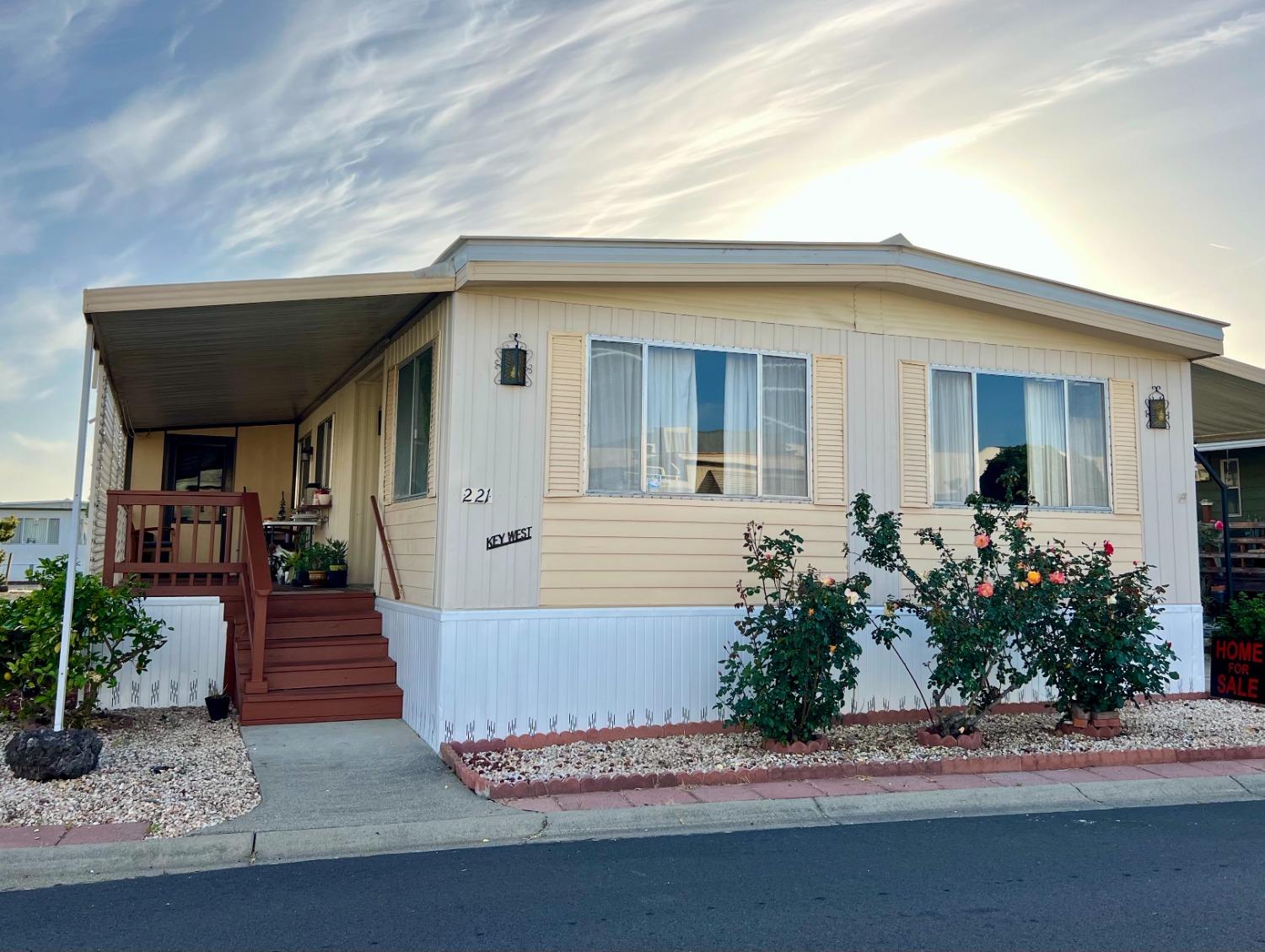 Detail Gallery Image 1 of 22 For 1150 W Winton Ave 221, Hayward,  CA 94545 - 2 Beds | 2 Baths