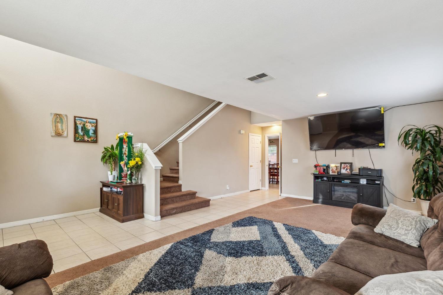 Detail Gallery Image 3 of 37 For 748 Heron Dr, Los Banos,  CA 93635 - 5 Beds | 3 Baths