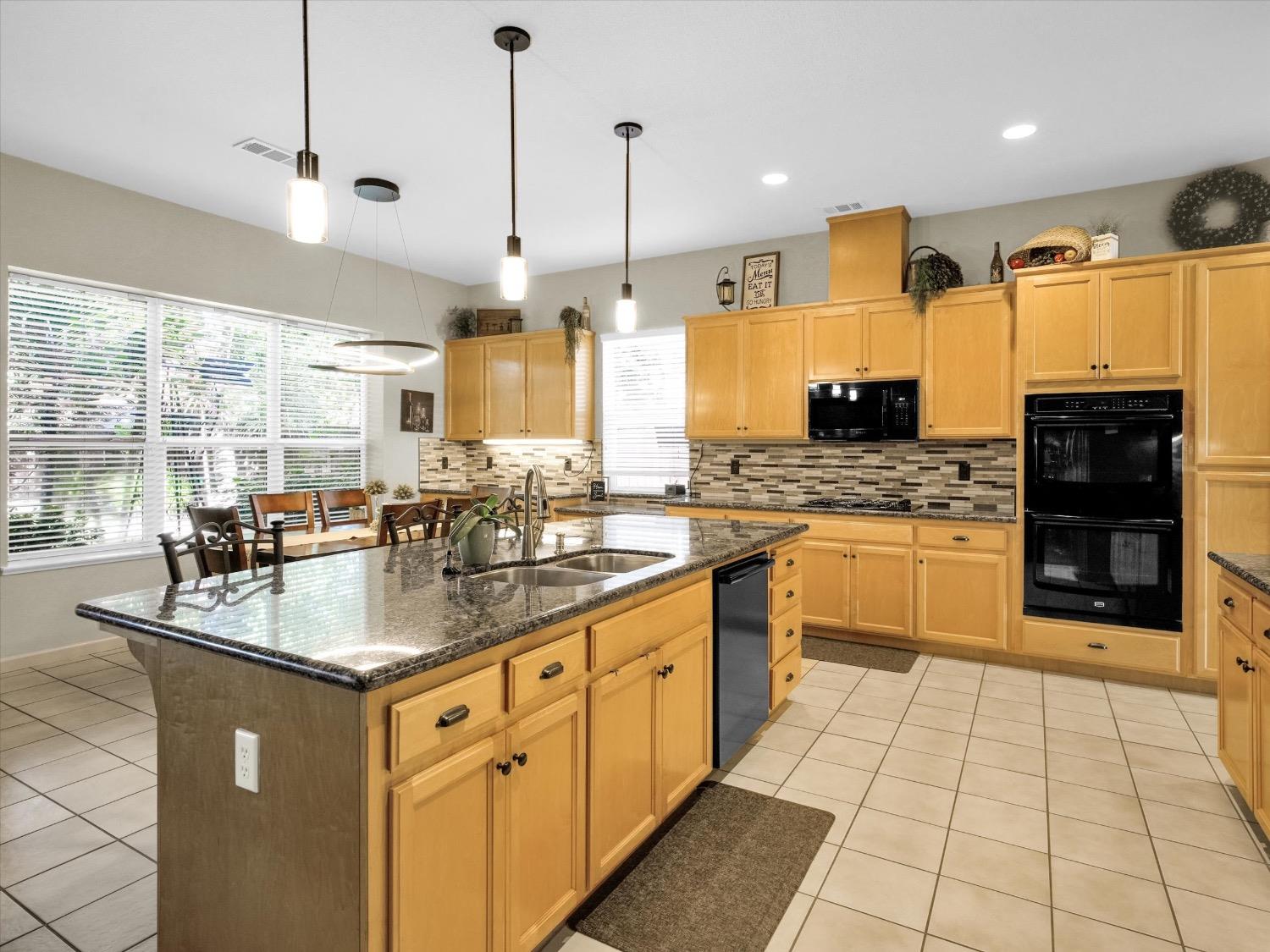 Detail Gallery Image 16 of 73 For 661 Simeon Ct, Ripon,  CA 95366 - 5 Beds | 3 Baths