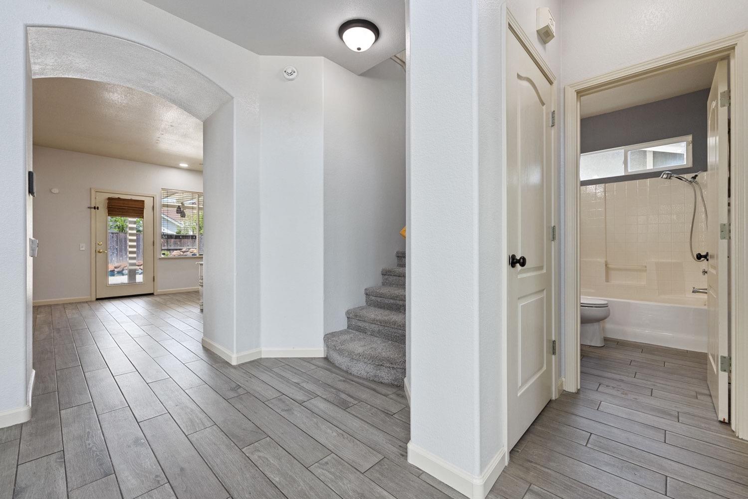 Detail Gallery Image 13 of 54 For 4633 Parkside Ct, Turlock,  CA 95382 - 5 Beds | 3 Baths
