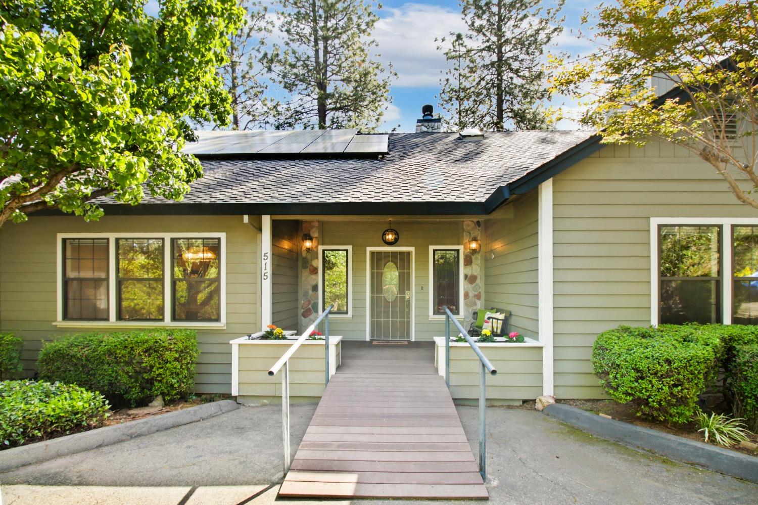 Detail Gallery Image 2 of 66 For 515 Hillside Dr, Applegate,  CA 95703 - 4 Beds | 3 Baths