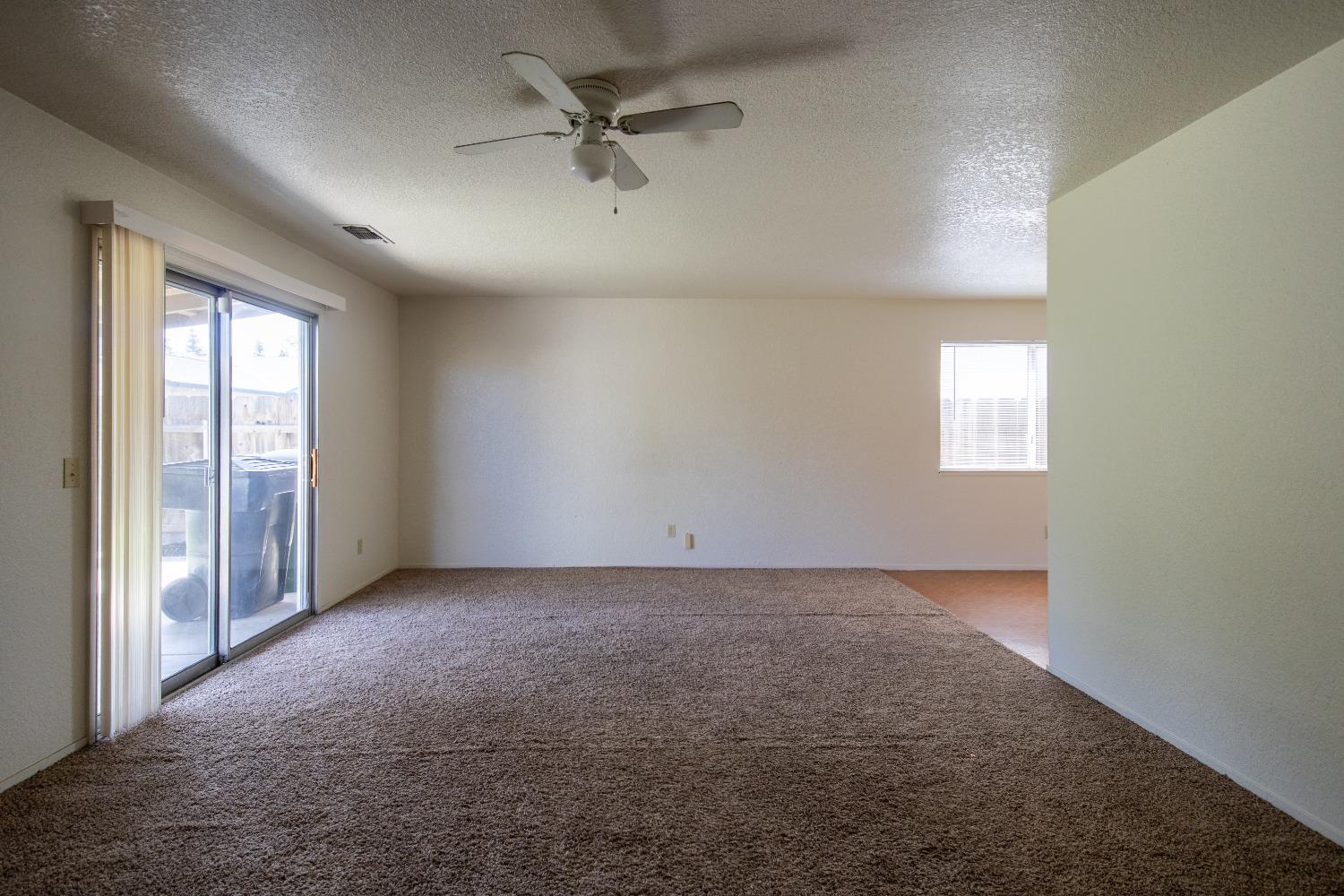 Detail Gallery Image 5 of 34 For 302 Blossom Dr, Ripon,  CA 95366 - 3 Beds | 2 Baths