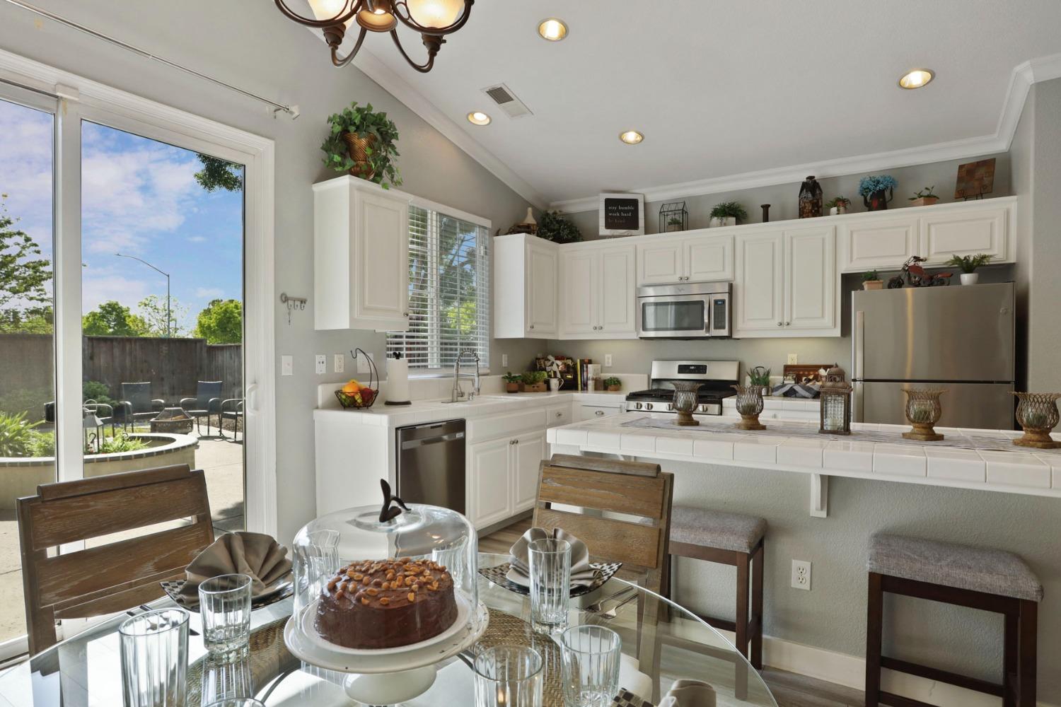 Detail Gallery Image 9 of 25 For 4714 Monarch Ln, Tracy,  CA 95377 - 3 Beds | 2 Baths
