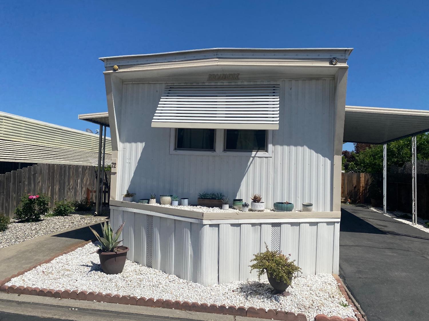 Detail Gallery Image 1 of 7 For 1830 E Yosemite Ave 72, Manteca,  CA 95336 - 2 Beds | 1 Baths
