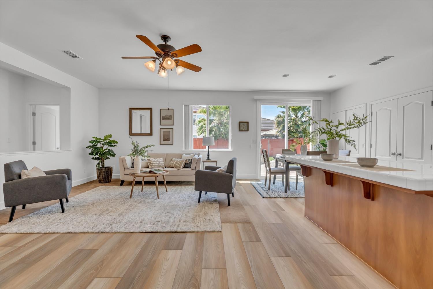 Detail Gallery Image 8 of 50 For 1873 Redondo Rd, West Sacramento,  CA 95691 - 5 Beds | 3/1 Baths