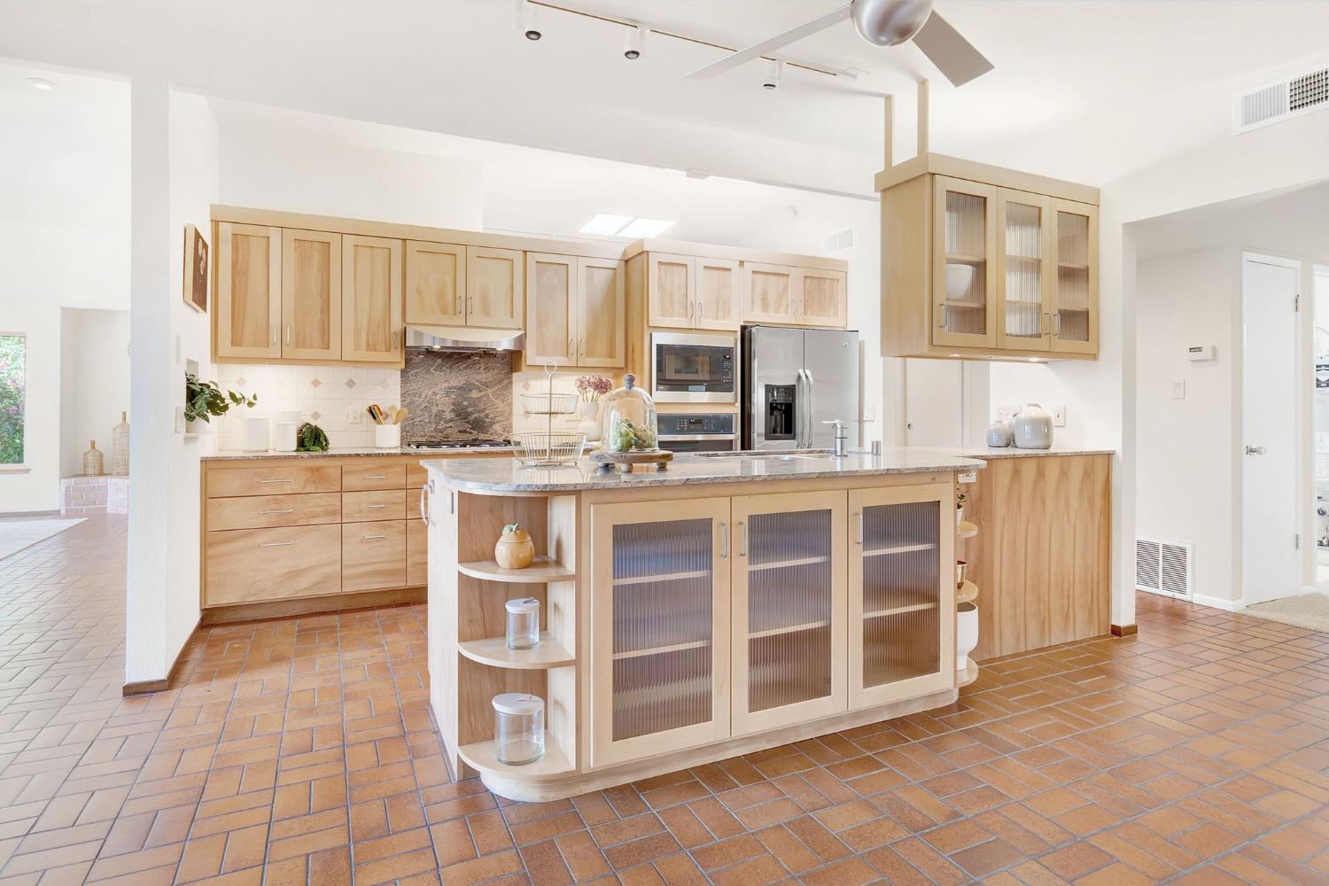 Detail Gallery Image 9 of 30 For 1000 Colby Dr, Davis,  CA 95616 - 4 Beds | 2 Baths