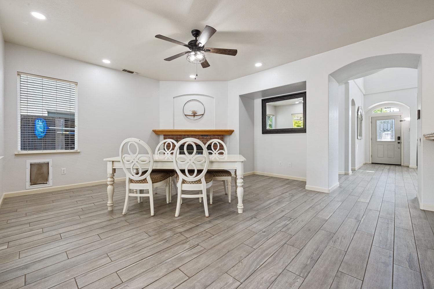 Detail Gallery Image 15 of 54 For 4633 Parkside Ct, Turlock,  CA 95382 - 5 Beds | 3 Baths