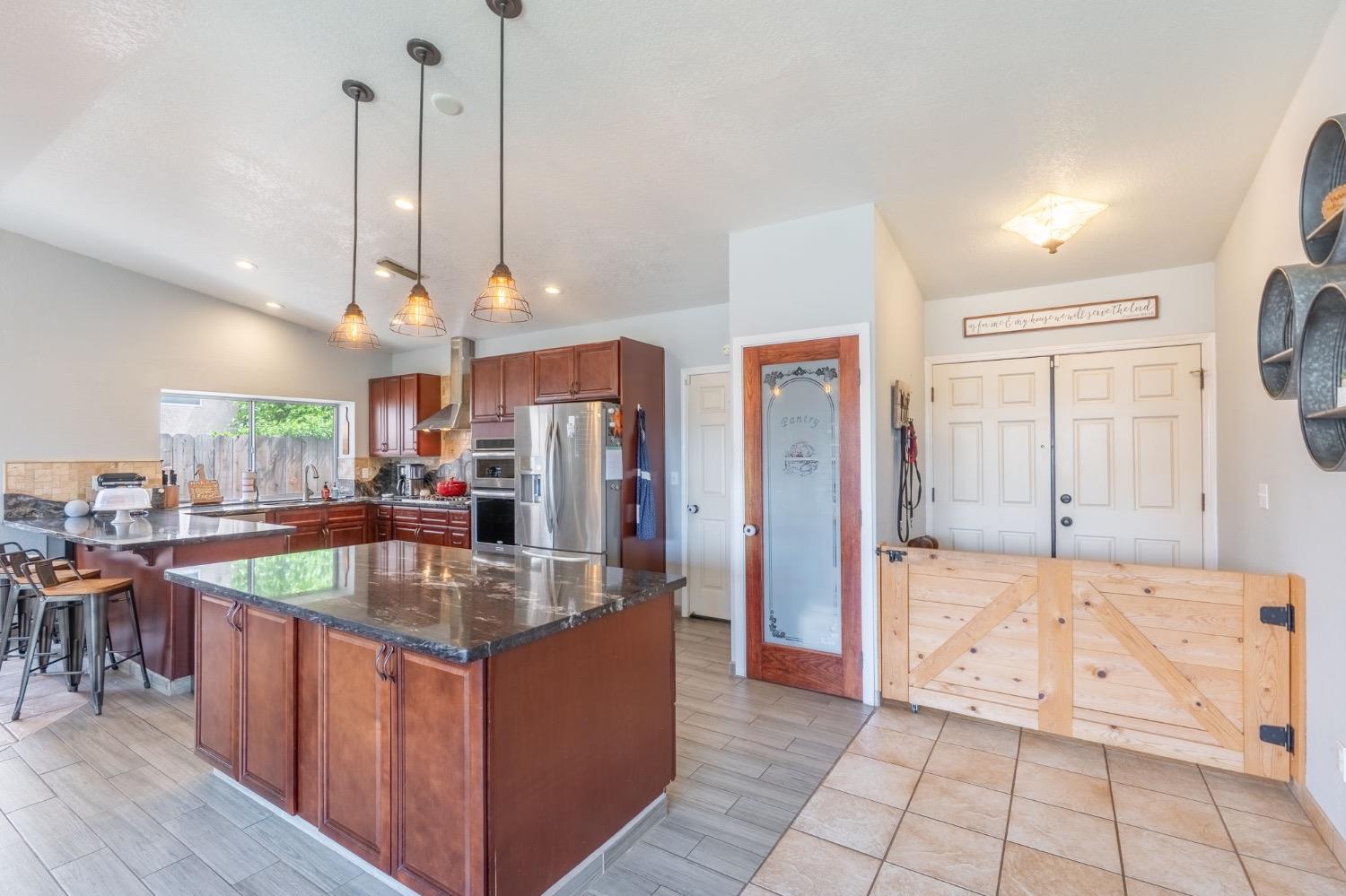 Detail Gallery Image 6 of 29 For 7001 White Pine Way, Hughson,  CA 95326 - 3 Beds | 2 Baths
