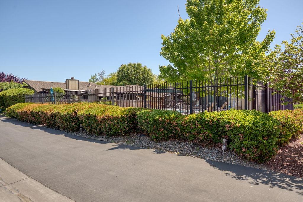 Detail Gallery Image 35 of 36 For 672 Shadowview Ct, Turlock,  CA 95382 - 2 Beds | 2/1 Baths