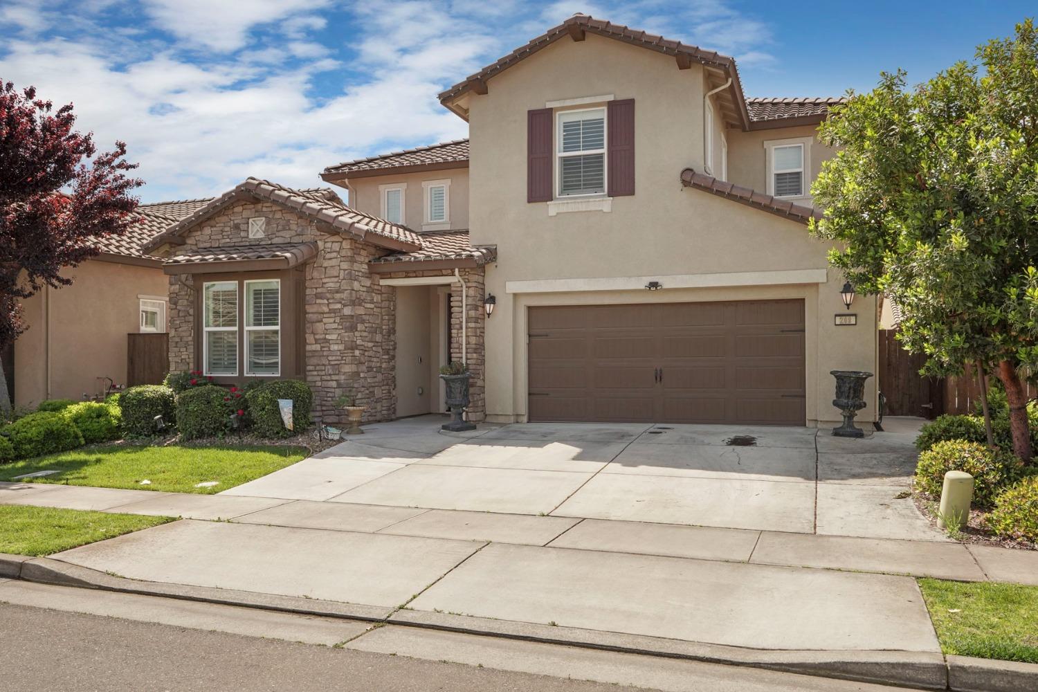 Detail Gallery Image 2 of 52 For 208 Isabella Dr, Lodi,  CA 95240 - 4 Beds | 3 Baths