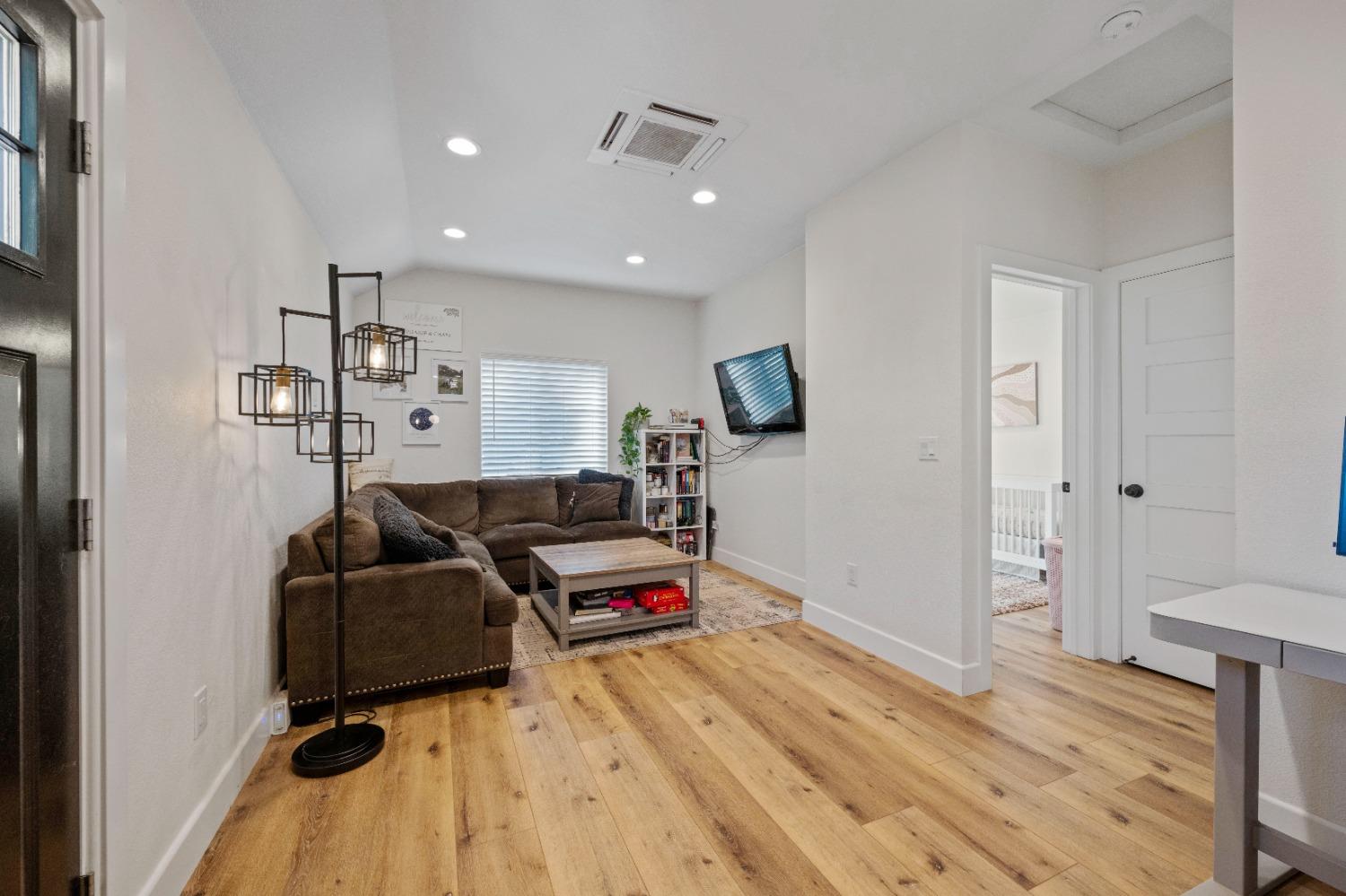 Coloma Street, Folsom, California image 38