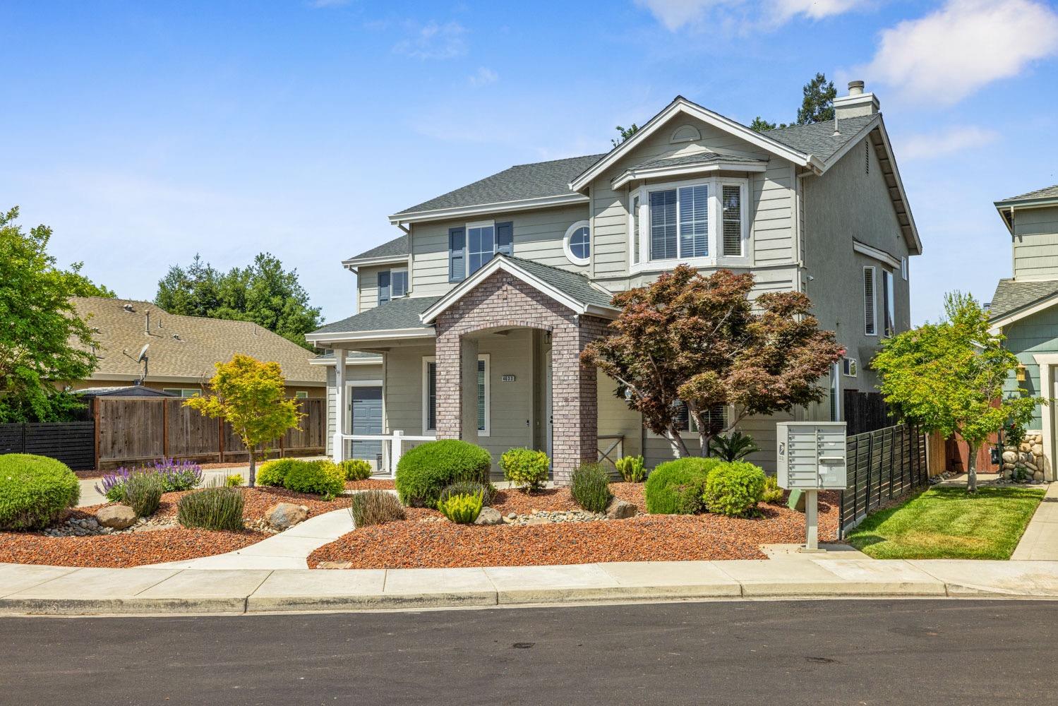 Detail Gallery Image 4 of 54 For 4633 Parkside Ct, Turlock,  CA 95382 - 5 Beds | 3 Baths