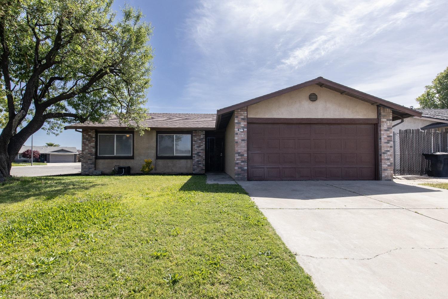 Detail Gallery Image 1 of 34 For 302 Blossom Dr, Ripon,  CA 95366 - 3 Beds | 2 Baths