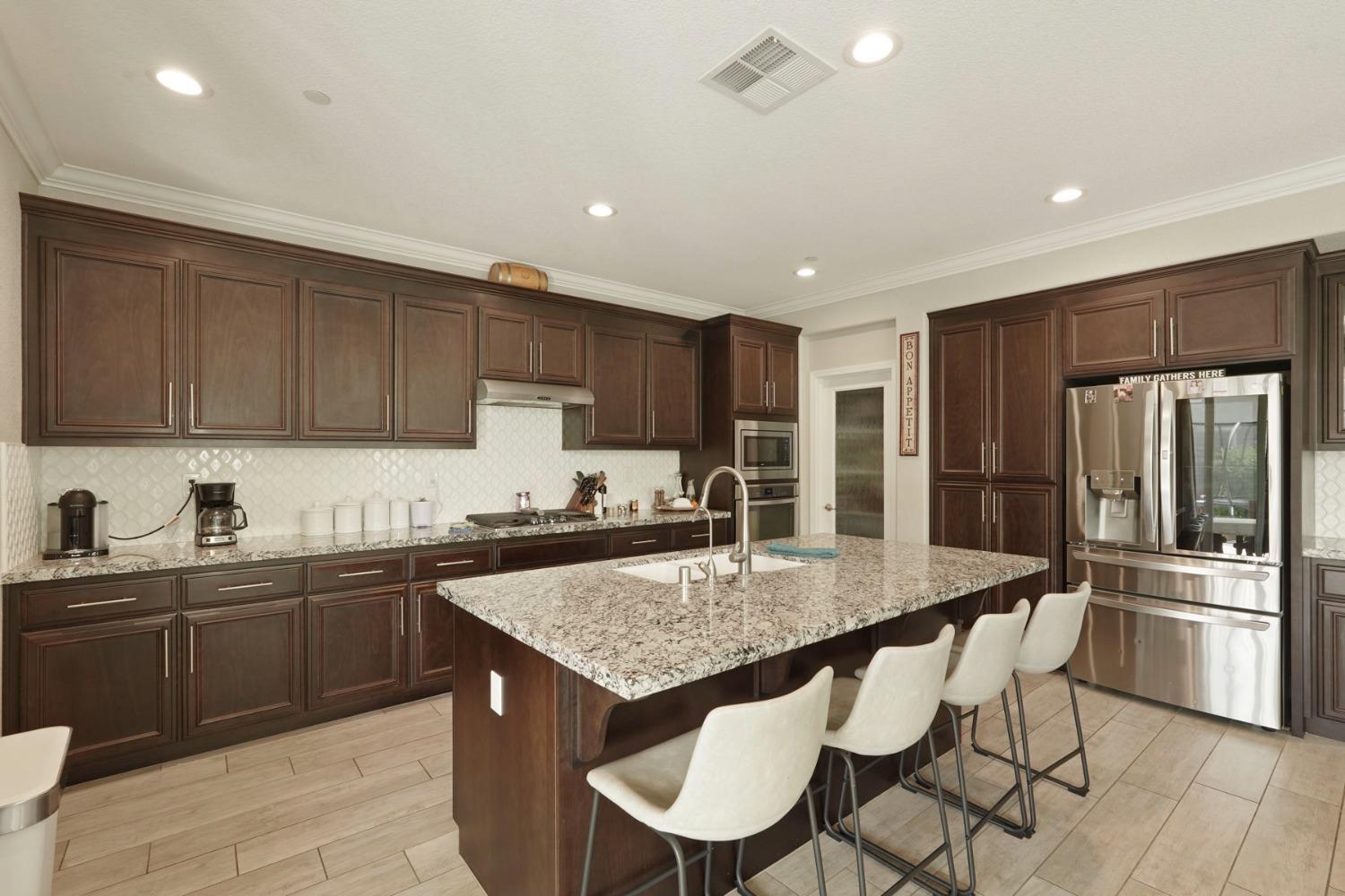 Detail Gallery Image 18 of 52 For 208 Isabella Dr, Lodi,  CA 95240 - 4 Beds | 3 Baths