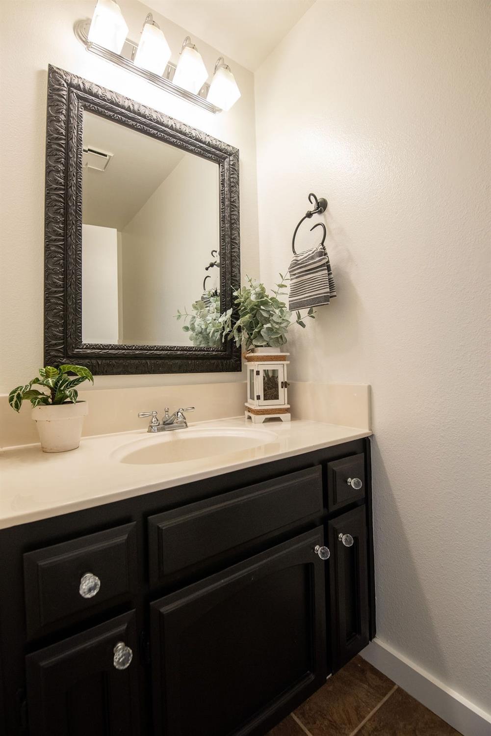 Detail Gallery Image 24 of 36 For 672 Shadowview Ct, Turlock,  CA 95382 - 2 Beds | 2/1 Baths