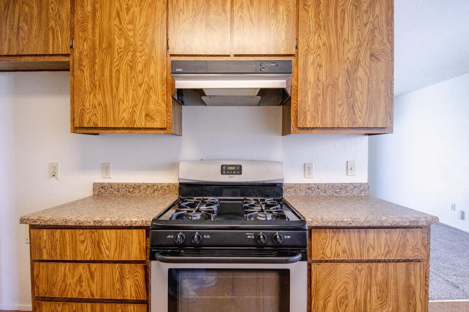 Detail Gallery Image 10 of 34 For 302 Blossom Dr, Ripon,  CA 95366 - 3 Beds | 2 Baths