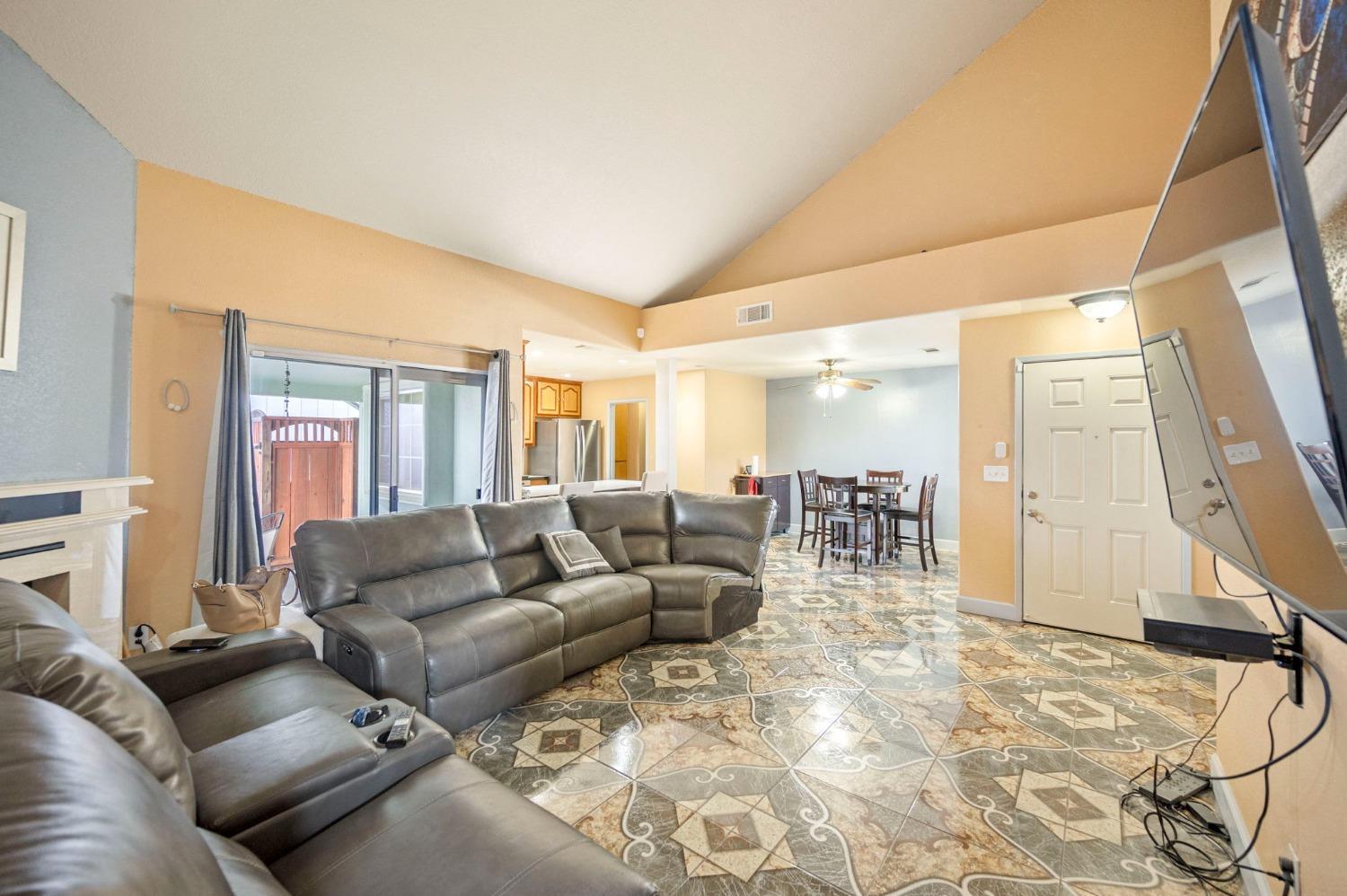 Ricardo Way, Modesto, California image 6