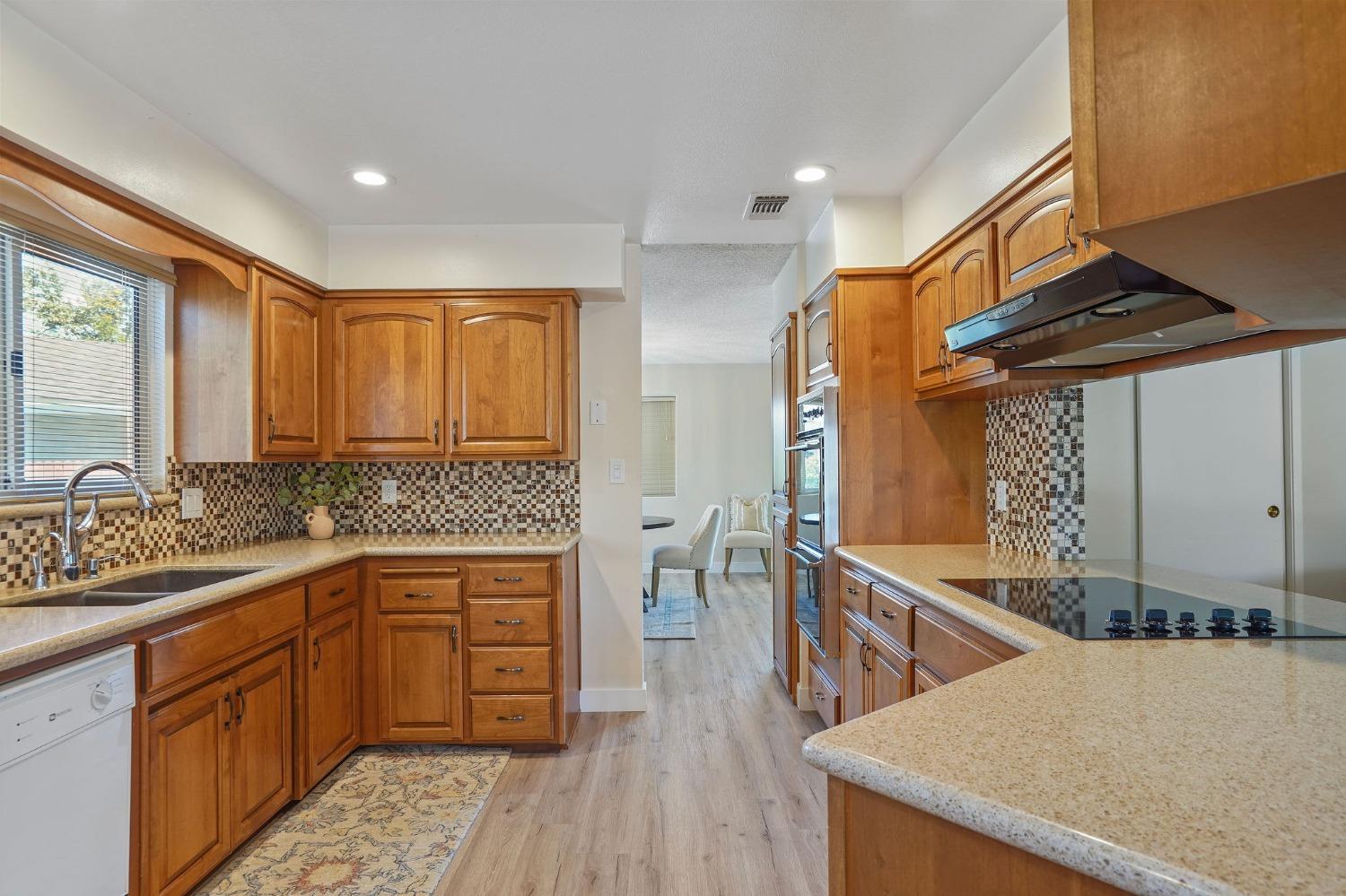 Detail Gallery Image 7 of 28 For 3439 Whitnor Ct, Sacramento,  CA 95821 - 3 Beds | 2 Baths