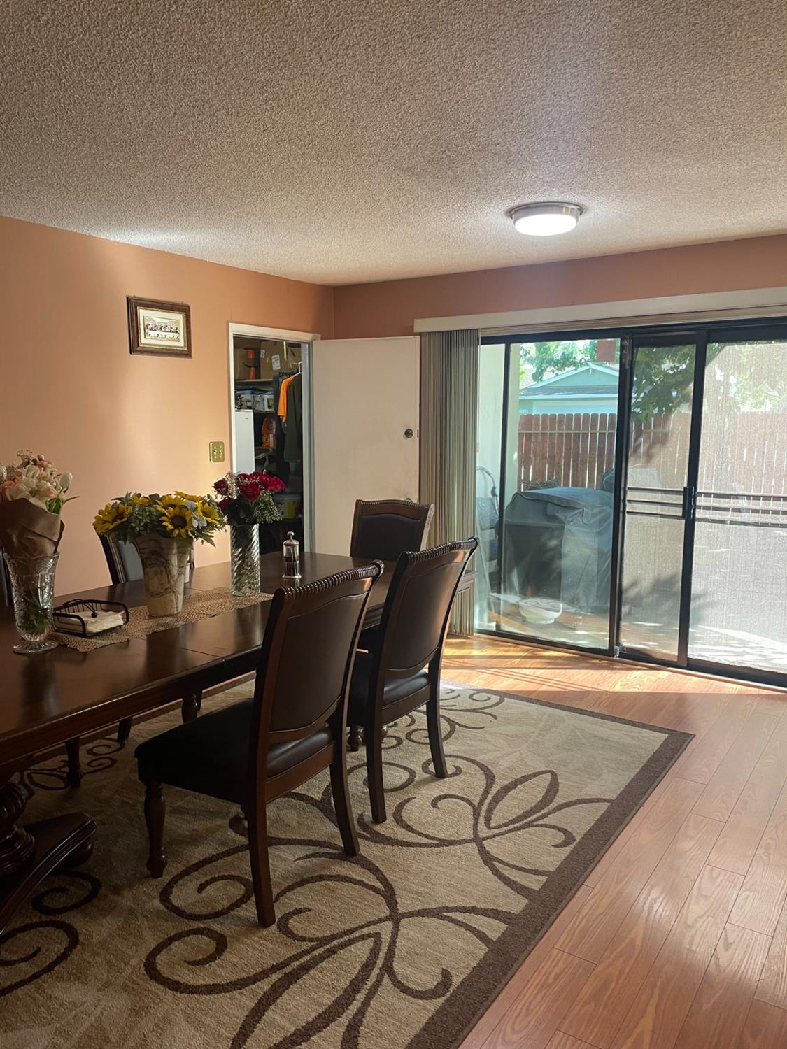 Detail Gallery Image 5 of 16 For 9540 Achates Cir, Sacramento,  CA 95826 - 3 Beds | 2 Baths
