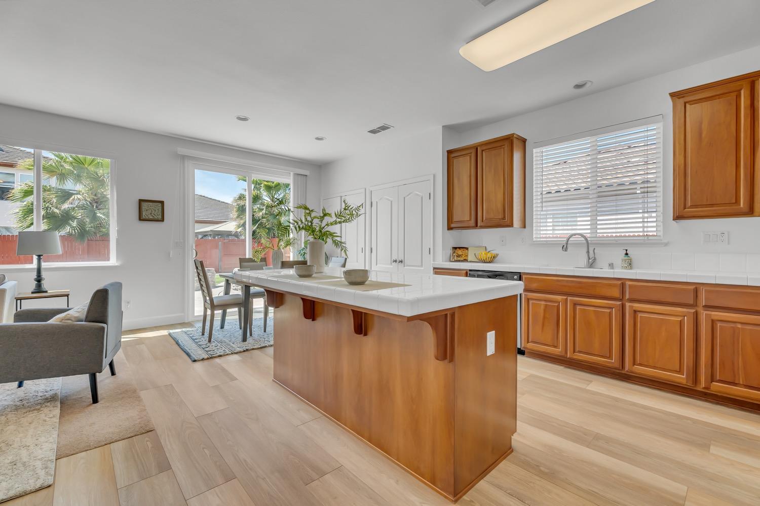 Detail Gallery Image 9 of 50 For 1873 Redondo Rd, West Sacramento,  CA 95691 - 5 Beds | 3/1 Baths
