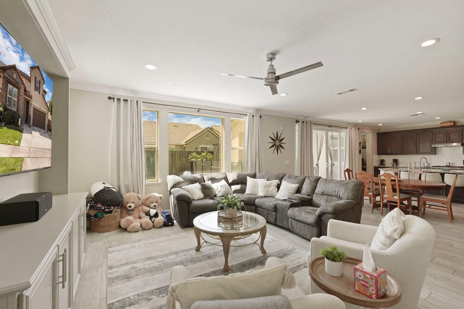 Detail Gallery Image 10 of 52 For 208 Isabella Dr, Lodi,  CA 95240 - 4 Beds | 3 Baths