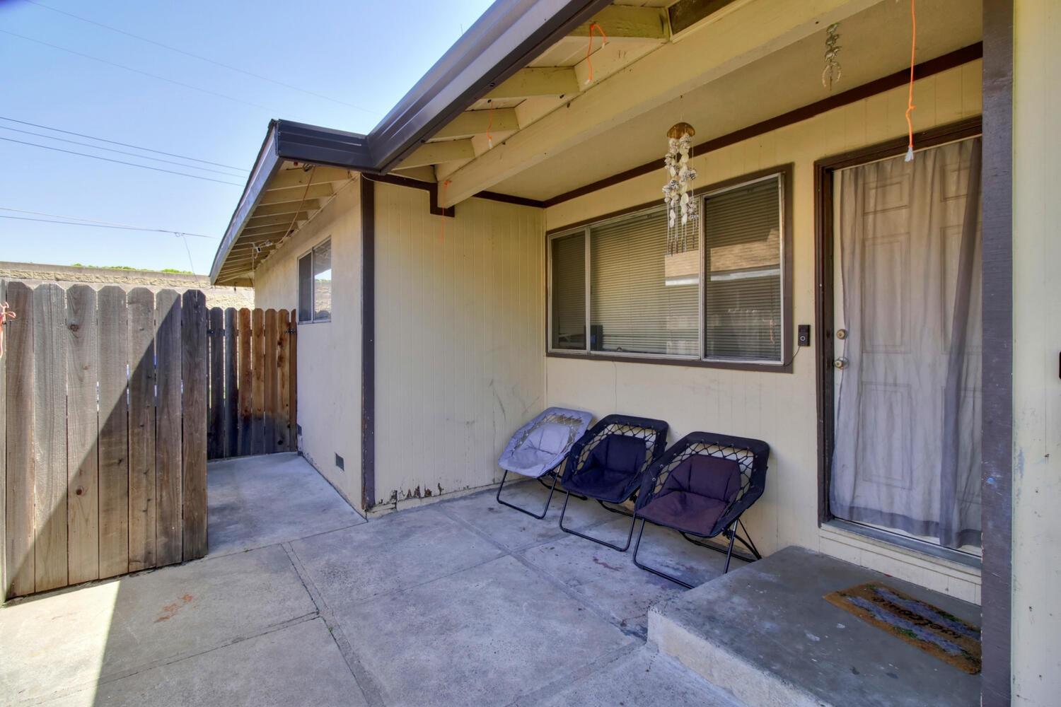 Detail Gallery Image 4 of 7 For 7327 Berna Way, Sacramento,  CA 95823 - – Beds | – Baths