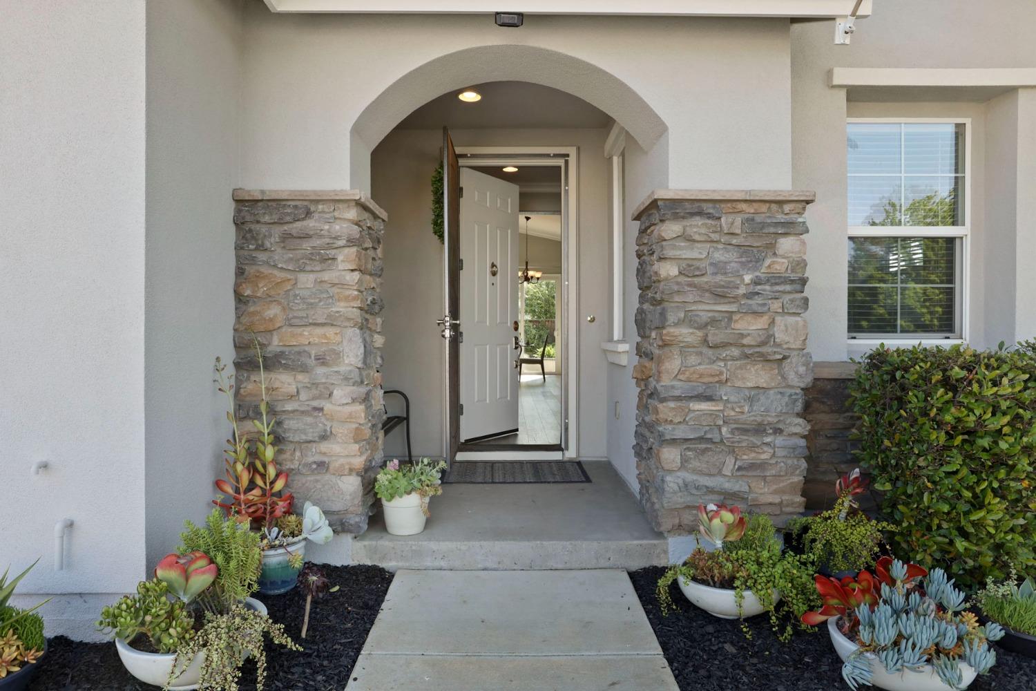 Detail Gallery Image 2 of 25 For 4714 Monarch Ln, Tracy,  CA 95377 - 3 Beds | 2 Baths