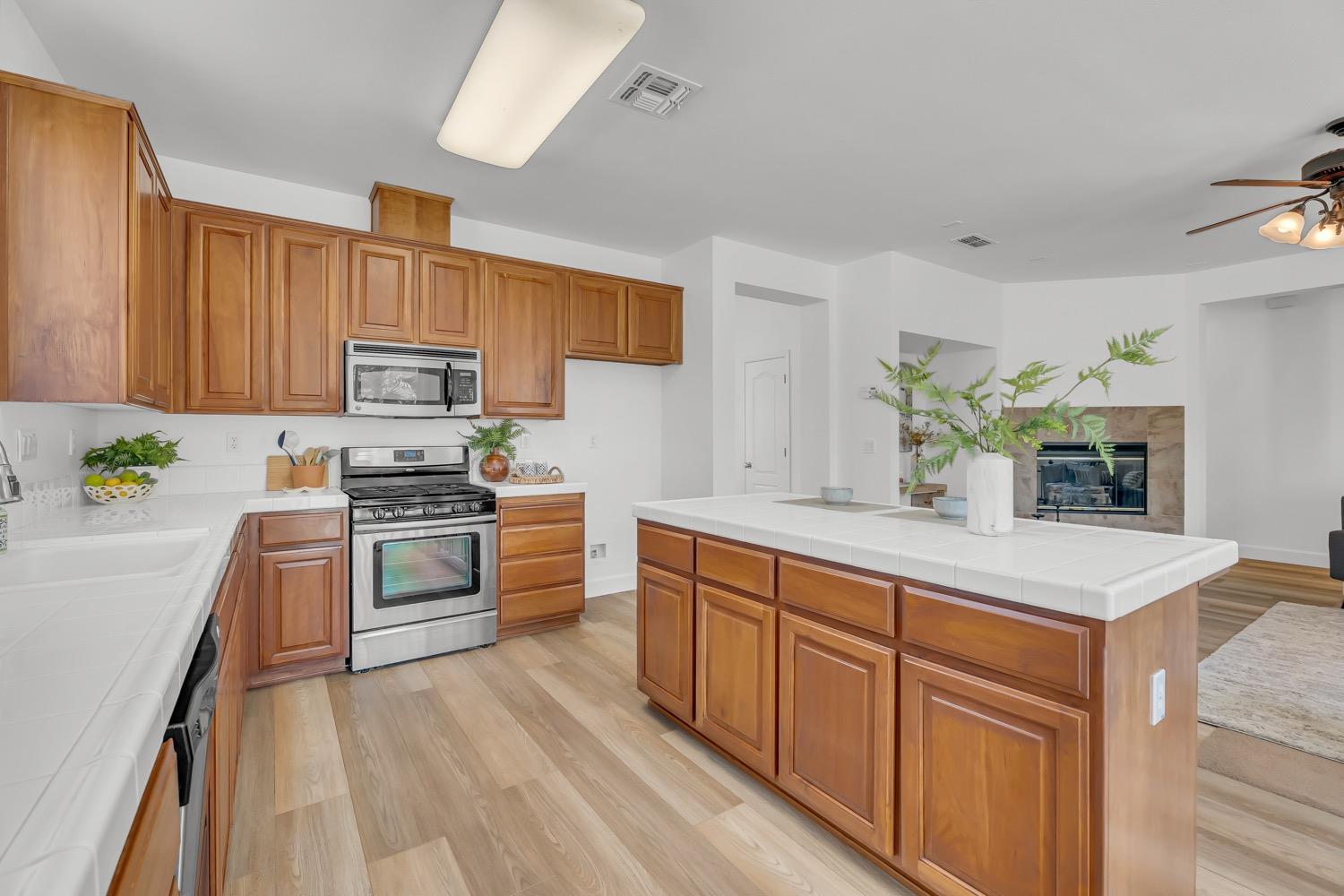 Detail Gallery Image 13 of 50 For 1873 Redondo Rd, West Sacramento,  CA 95691 - 5 Beds | 3/1 Baths
