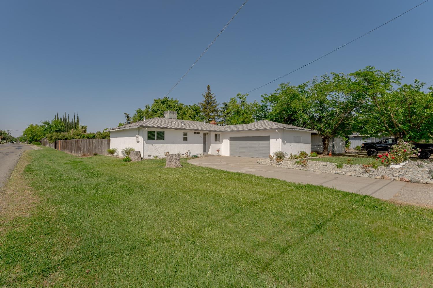Detail Gallery Image 3 of 33 For 1887 Beverly Ave, Olivehurst,  CA 95961 - 3 Beds | 2 Baths