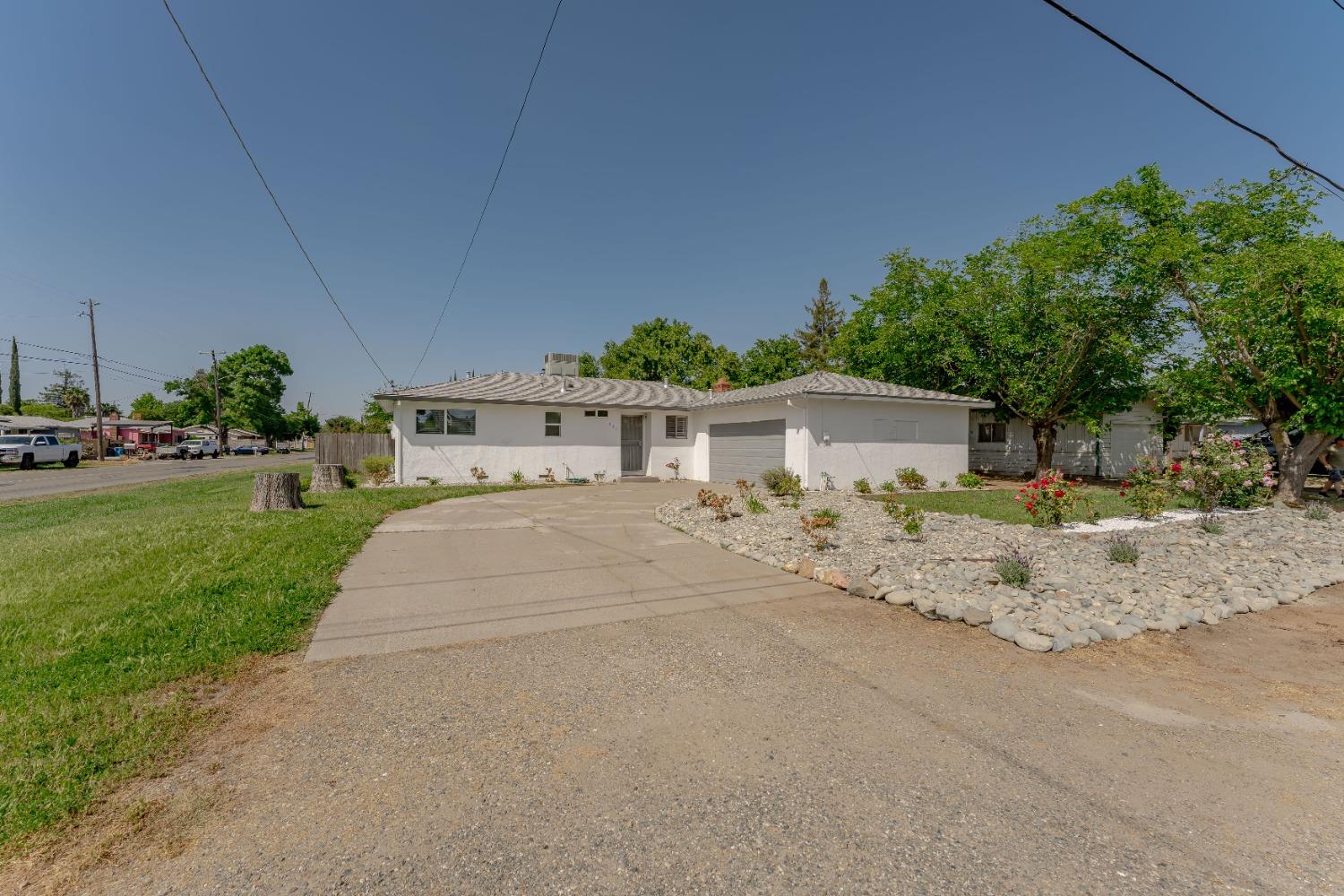 Detail Gallery Image 2 of 33 For 1887 Beverly Ave, Olivehurst,  CA 95961 - 3 Beds | 2 Baths