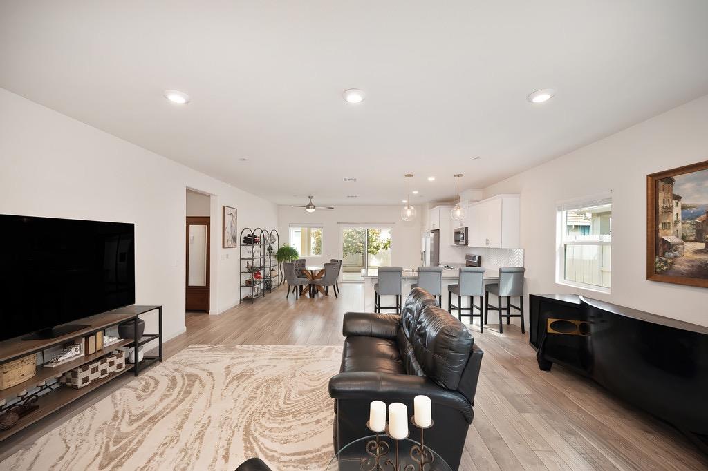 Detail Gallery Image 8 of 33 For 7457 Sobon Ln, Rancho Murieta,  CA 95683 - 3 Beds | 3 Baths