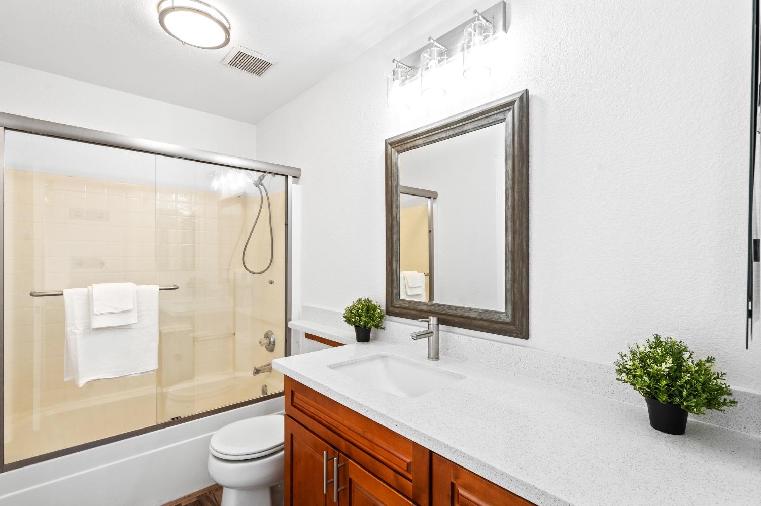 Lake Willow Way, Elk Grove, California image 34