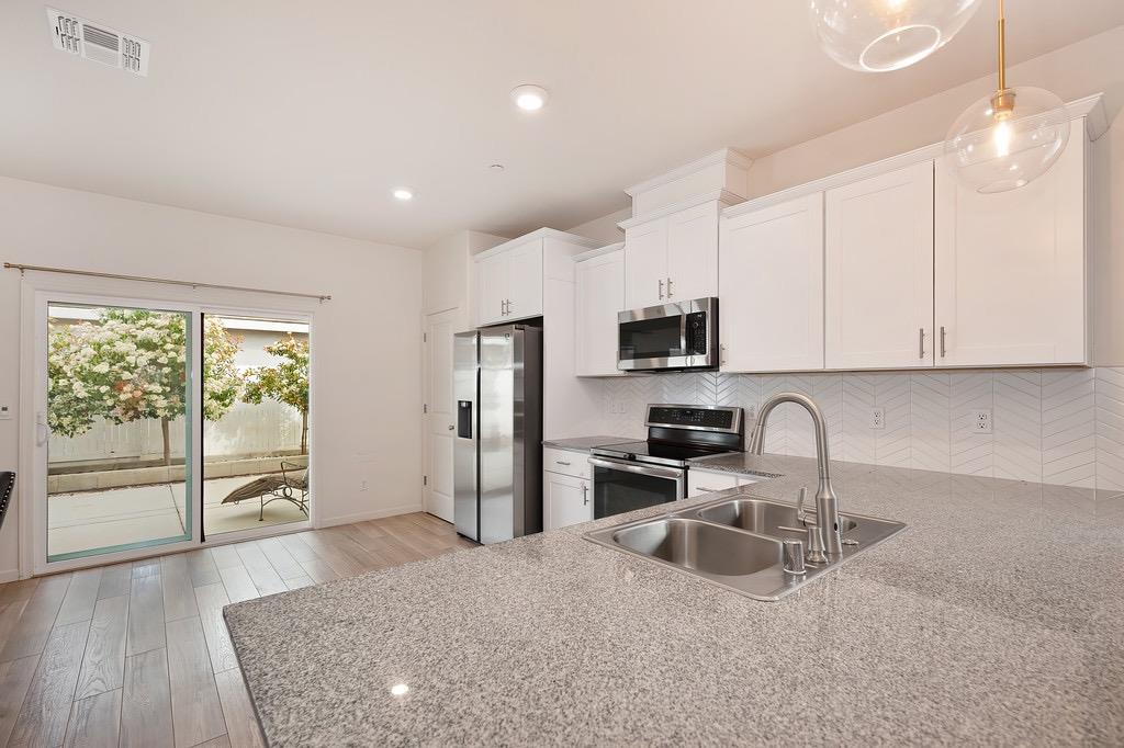 Detail Gallery Image 10 of 33 For 7457 Sobon Ln, Rancho Murieta,  CA 95683 - 3 Beds | 3 Baths