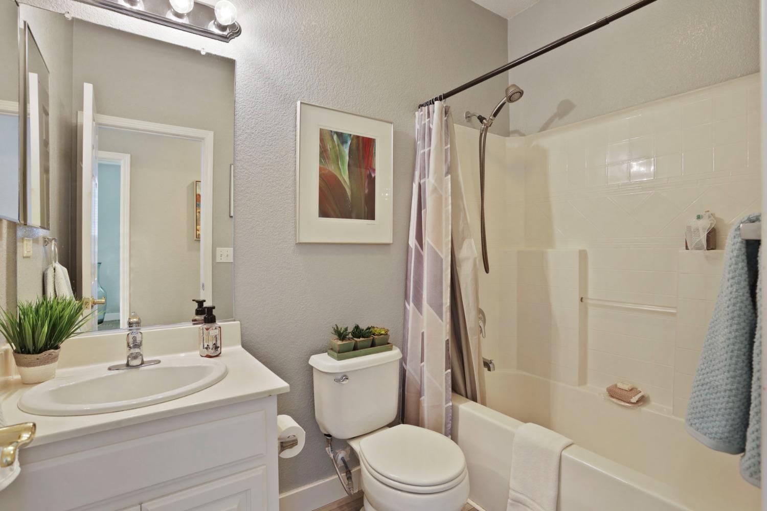 Detail Gallery Image 13 of 25 For 4714 Monarch Ln, Tracy,  CA 95377 - 3 Beds | 2 Baths