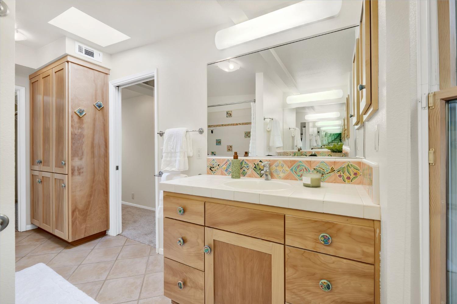 Detail Gallery Image 19 of 30 For 1000 Colby Dr, Davis,  CA 95616 - 4 Beds | 2 Baths