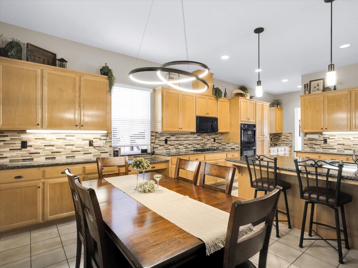 Detail Gallery Image 5 of 73 For 661 Simeon Ct, Ripon,  CA 95366 - 5 Beds | 3 Baths