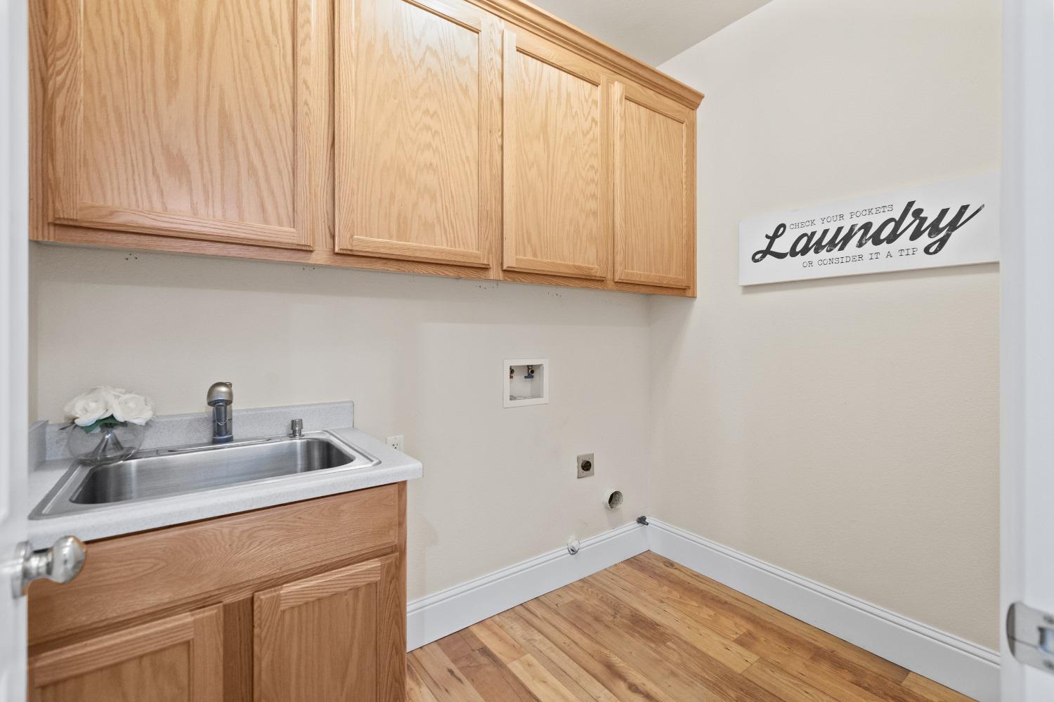 Detail Gallery Image 42 of 79 For 8839 San Badger Way, Elk Grove,  CA 95624 - 4 Beds | 3/1 Baths