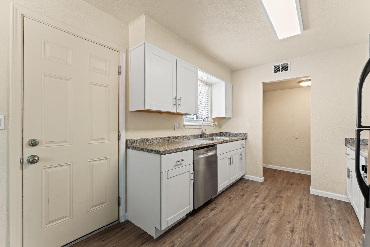 Detail Gallery Image 13 of 33 For 1887 Beverly Ave, Olivehurst,  CA 95961 - 3 Beds | 2 Baths