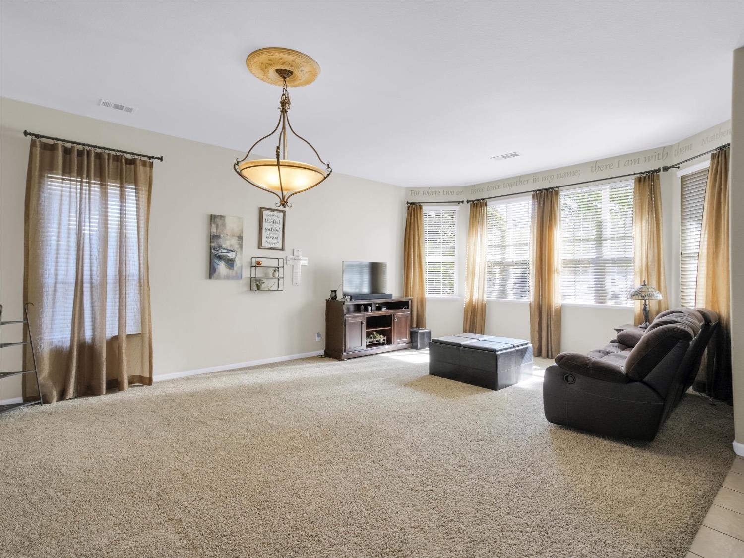 Detail Gallery Image 11 of 73 For 661 Simeon Ct, Ripon,  CA 95366 - 5 Beds | 3 Baths