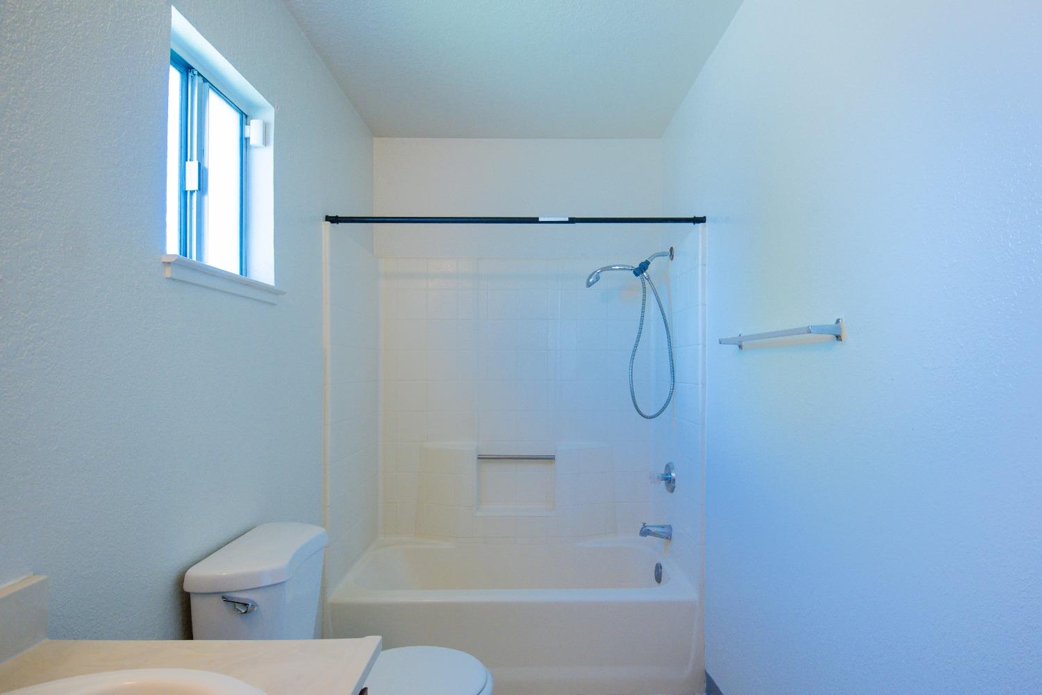 Detail Gallery Image 16 of 34 For 302 Blossom Dr, Ripon,  CA 95366 - 3 Beds | 2 Baths