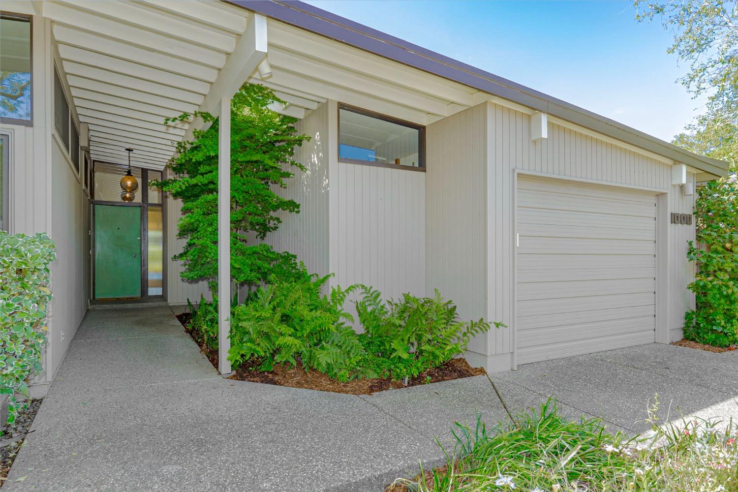 Detail Gallery Image 3 of 30 For 1000 Colby Dr, Davis,  CA 95616 - 4 Beds | 2 Baths
