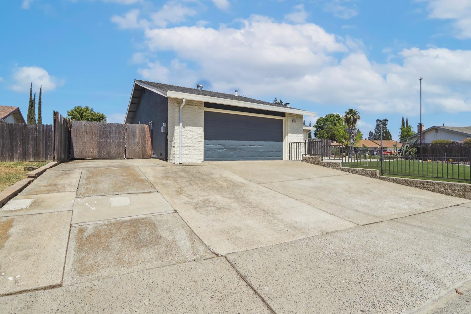Rainbow River Court, Rancho Cordova, California image 40
