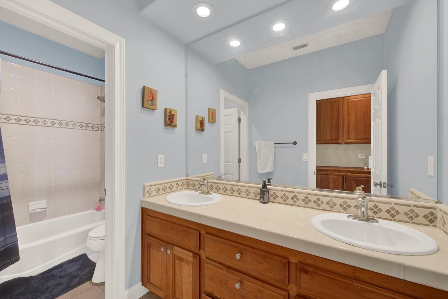 Detail Gallery Image 43 of 82 For 33565 Wildwing Dr, Woodland,  CA 95695 - 4 Beds | 2/1 Baths
