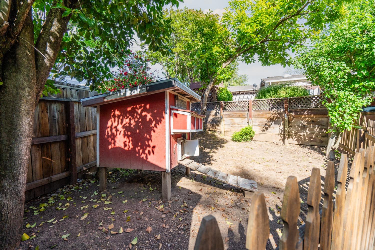 Oak Knoll Drive, Carmichael, California image 31